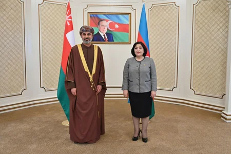 Sahibə Qafarova omanlı həmkarını azad olunmuş ərazilərimizdəki quruculuq işləri barədə məlumatlandırıb