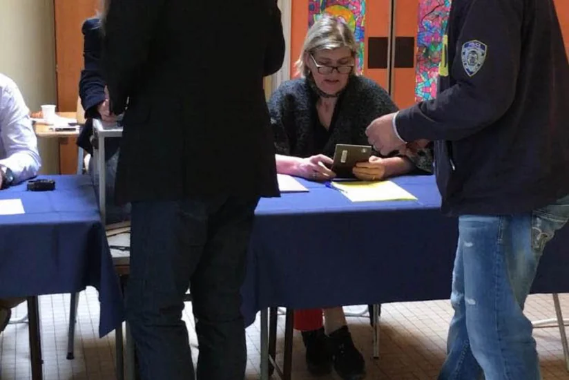 Fransada prezident seçkilərinin II turunda fransızlar zəif iştirak edib