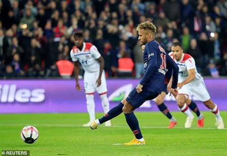 Покер Мбаппе помог ПСЖ разгромить Лион