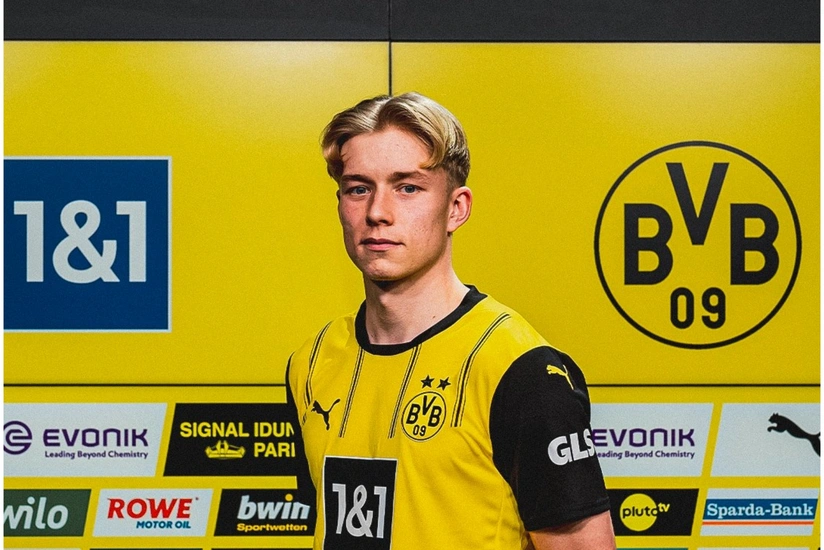 Borussiya İsveç millisinin futbolçusunu transfer edib