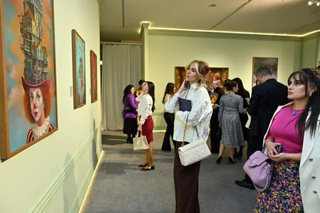 Heydar Aliyev Center hosts Brazilian artist`s exhibition Reflection of Eternity