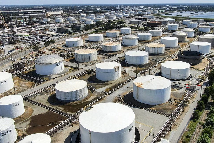 Хранилища нефти США заполнены почти на две трети