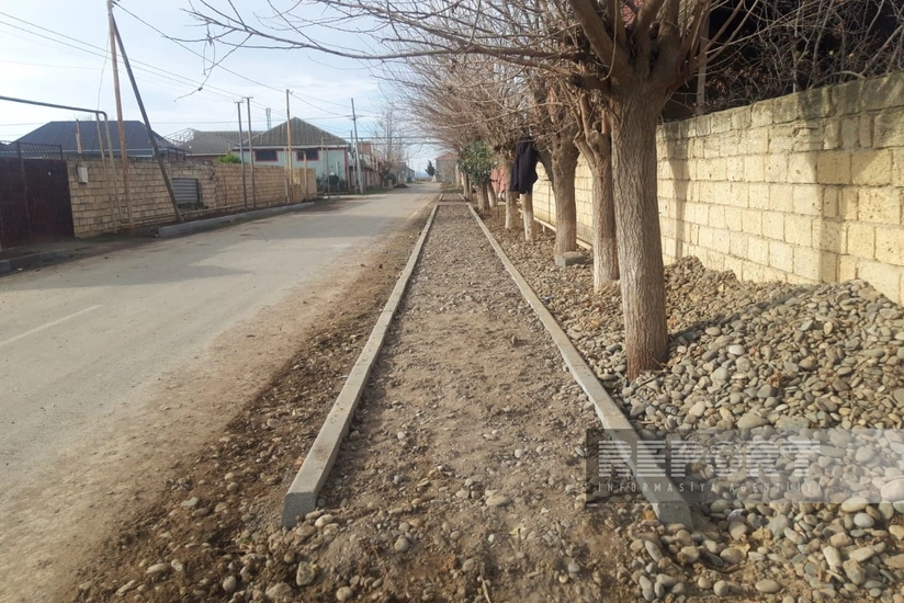 Biləsuvarda yararsız vəziyyətdə olan səkilər bərpa edilir