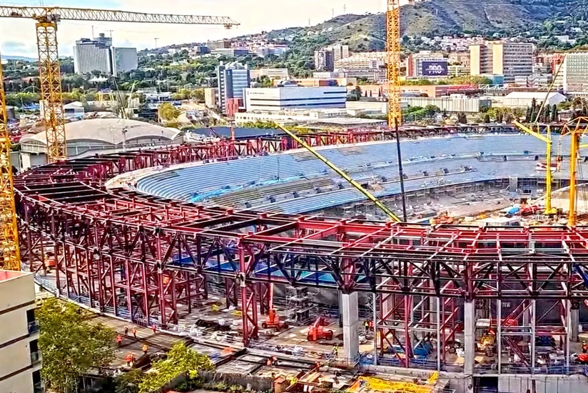 “Kamp Nou” stadionunda fəhlələr arasında dava düşüb