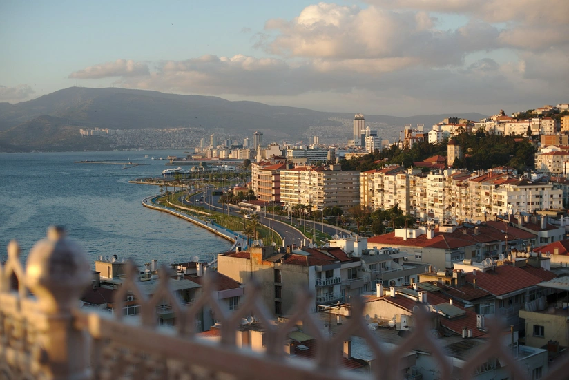 İzmirdə zəlzələ olub