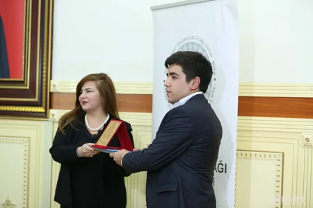 BDU-da ümummilli lider Heydər Əliyevə həsr olunmuş məqalə müsabiqəsinin qalibləri mükafatlandırılıb