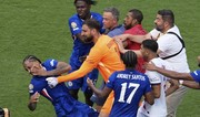 “Çelsi” və “PSJ”nin futbolçuları arasında dava düşüb - VİDEO