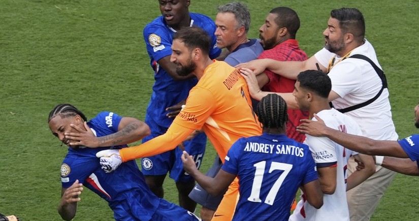 “Çelsi” və “PSJ”nin futbolçuları arasında dava düşüb - VİDEO