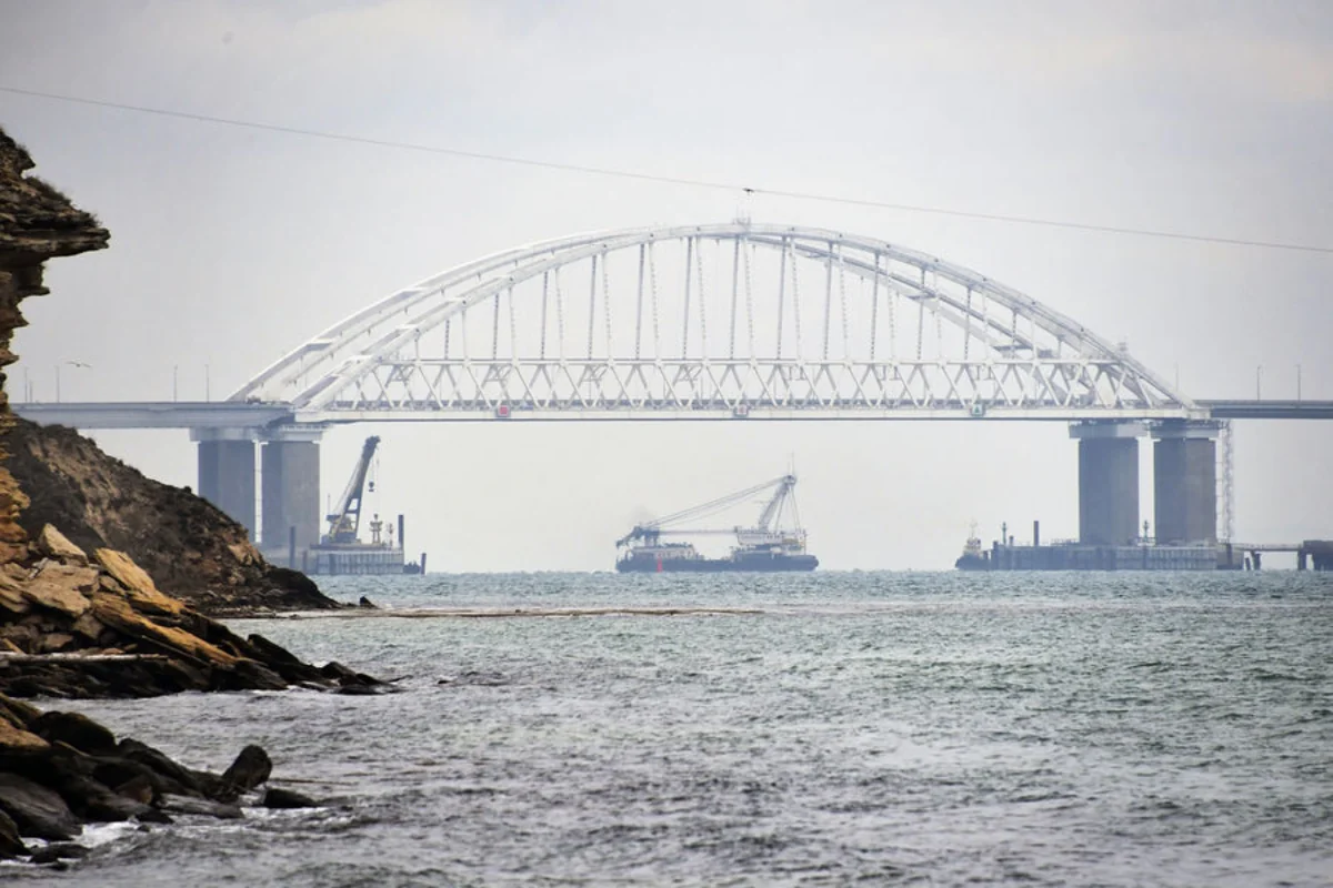 Russia halts shipping in Azov Sea