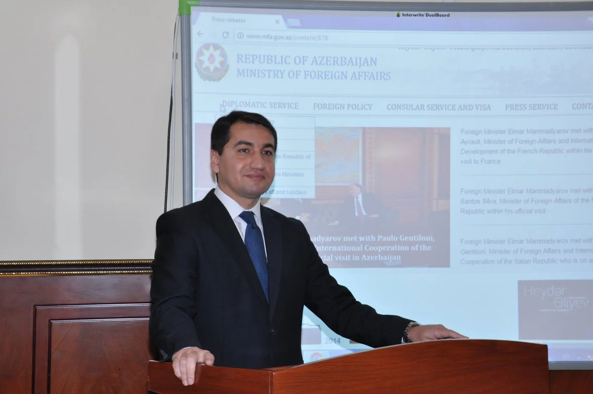 XİN-in mətbuat katibi BDU-da ingilis dilində mühazirə oxuyub