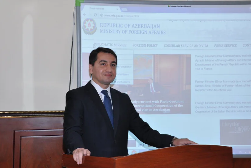 XİN-in mətbuat katibi BDU-da ingilis dilində mühazirə oxuyub