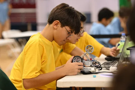 В Баку проходит V Олимпиада роботов