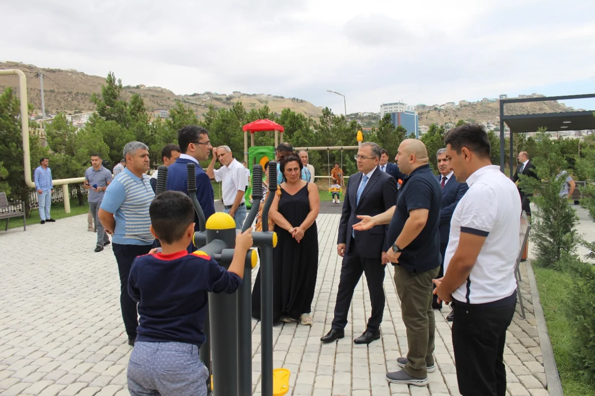 Jurnalistlərin binasının həyətində abadlıq işləri görülüb