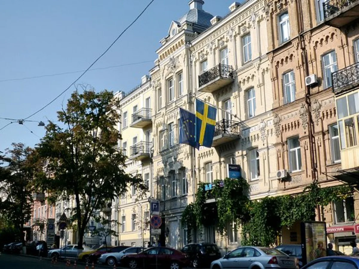 Швеция переносит часть работы посольства в Украине во Львов