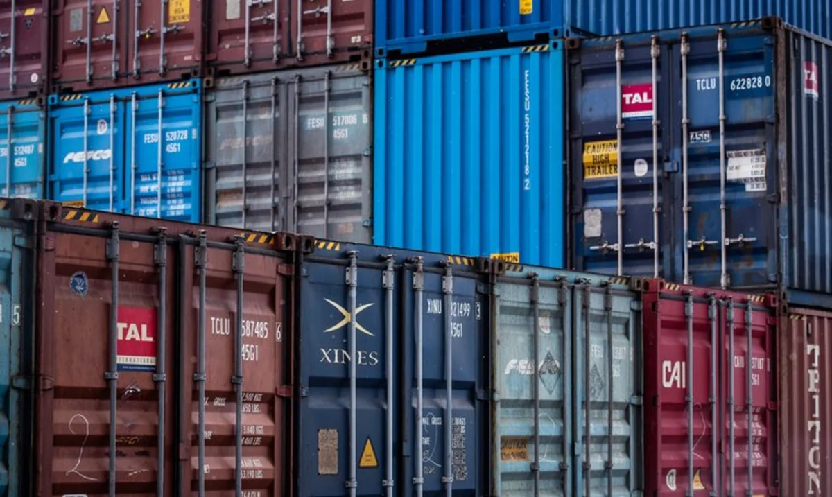 Australia bans sale of aluminum ore to Russia