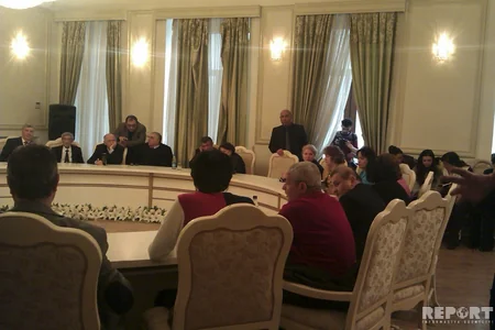 ​Yazıçı Anarın yeni kitabının imza günü keçirilib