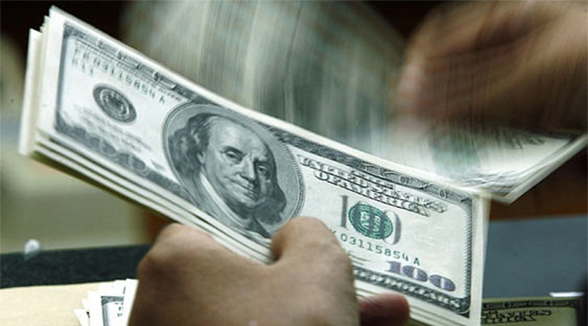 ARDNF banklara 50 mln. dollar satıb