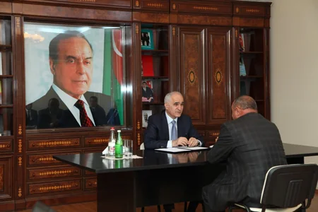 ​İqtisadiyyat və sənaye naziri Yevlaxda vətəndaşları qəbul edib