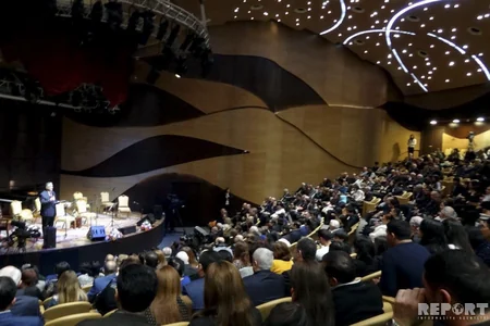 Güllü Muradova konsert verib