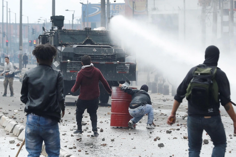 Kolumbiyada qarışıqlıqlar zamanı yüzlərlə polis yaralanıb
