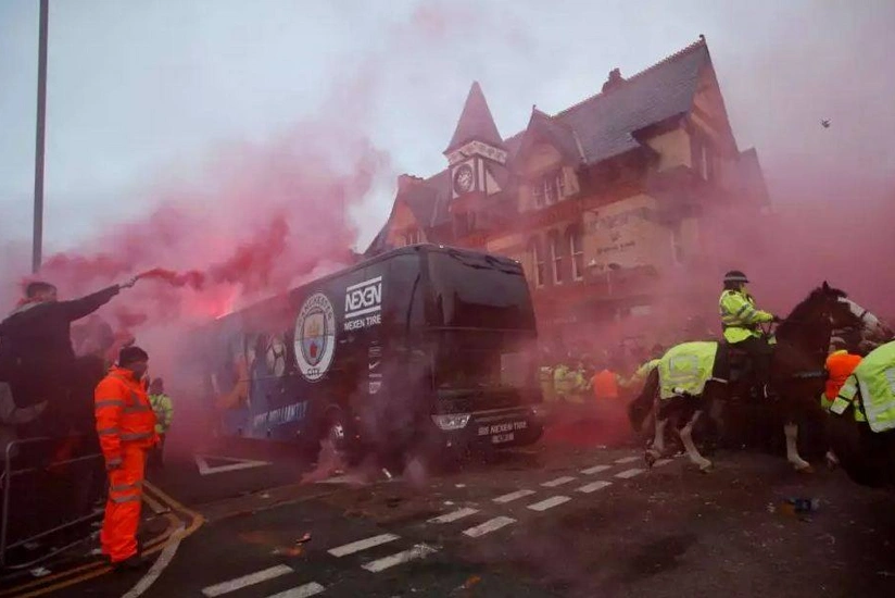 UEFA Liverpul klubunu cəzalandıra bilər