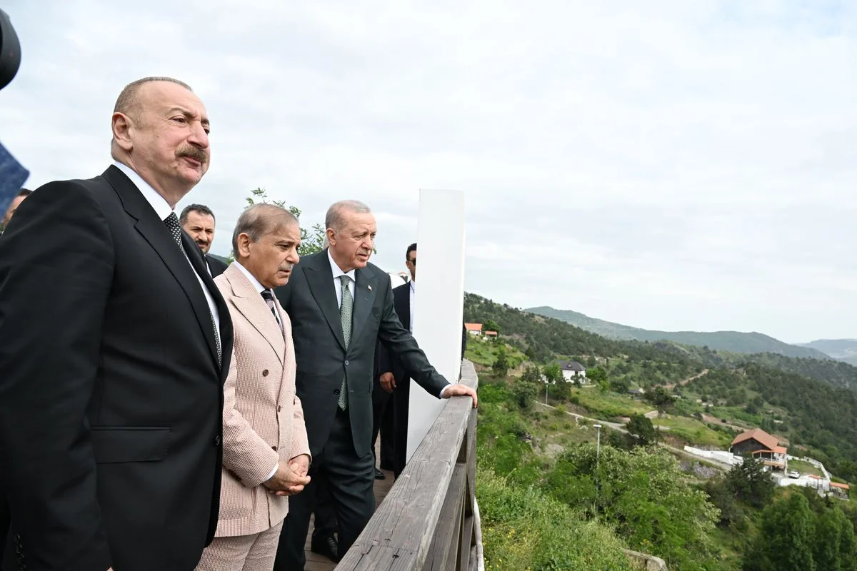 Azərbaycan və Türkiyə prezidentləri, Pakistanın Baş naziri Laçın şəhərində seyrəngahda olublar