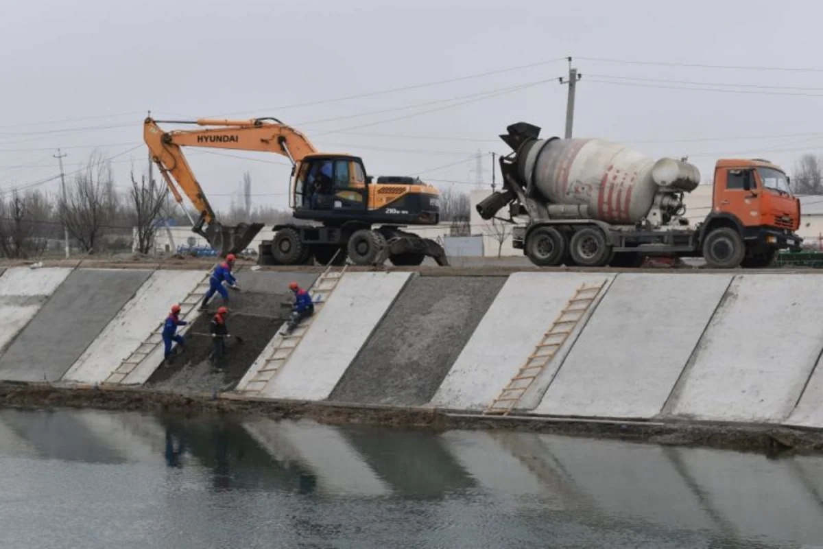 Yuxarı Qarabağ kanalında betonlama işləri aparılır
