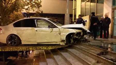 Bakıda yüksək sürətlə hərəkət edən “BMW” otelin giriş qapısına çırpılıb
