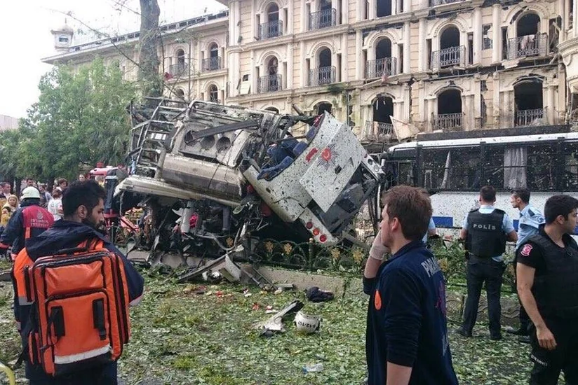 ​СМИ: В Стамбуле вблизи автобусной остановки произошел взрыв - ФОТО - ОБНОВЛЕНО