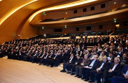 В Баку состоялся бизнес-форум с участием президентов Азербайджана и Ирана