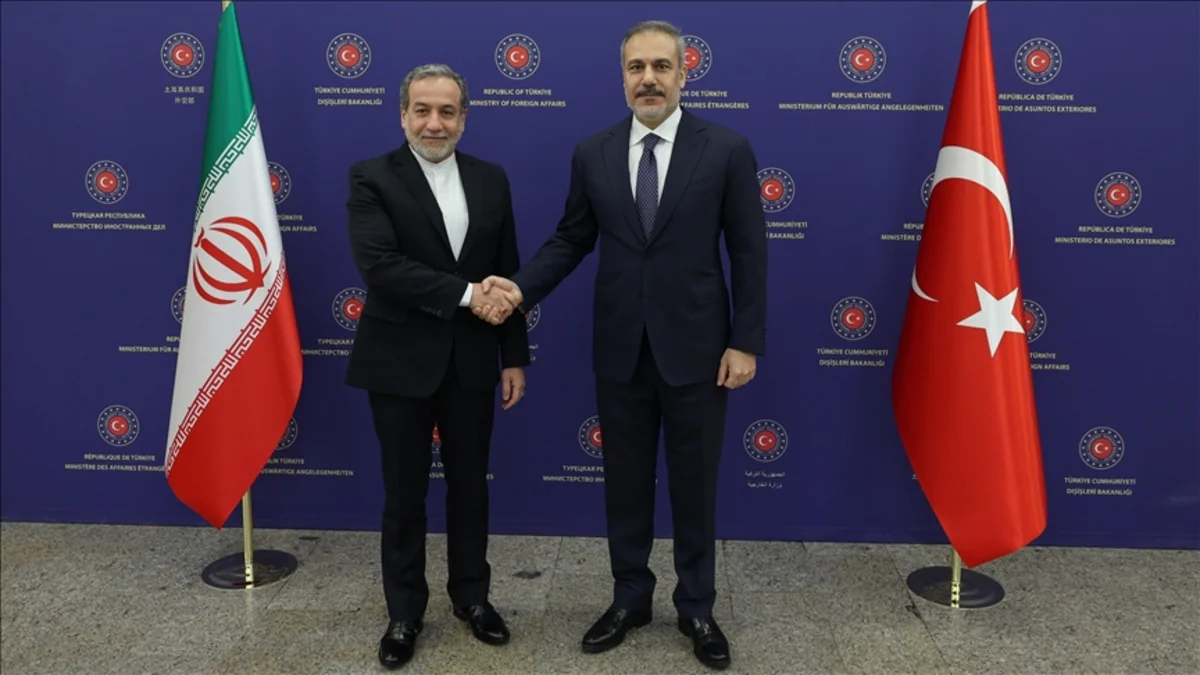 Türkiyə və İran XİN başçıları arasında telefon danışığı olub