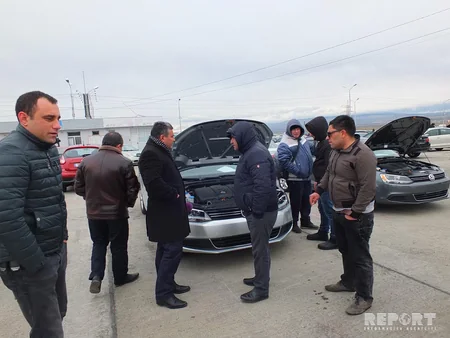Azerbaijanis buy new and expensive cars, Armenians old and jalopy - REPORT