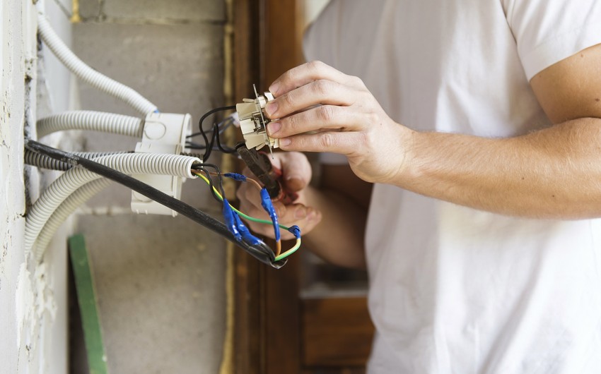 Gənc oğlanın elektrik cərəyanı vuraraq ölməsi ilə bağlı cinayət işi açılıb