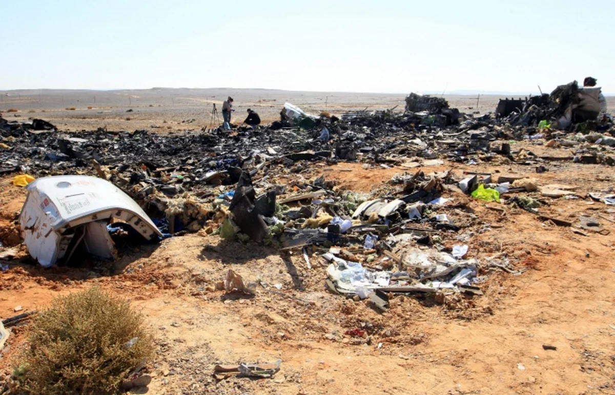 Airbus-321in qəza yerində təyyarənin konstruksiyasına aid olmayan elementlər aşkarlanıb