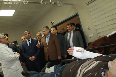 Azərbaycanın hökumət rəsmiləri İğdırdakı qəzada yaralanan ölkə vətəndaşlarını ziyarət ediblər