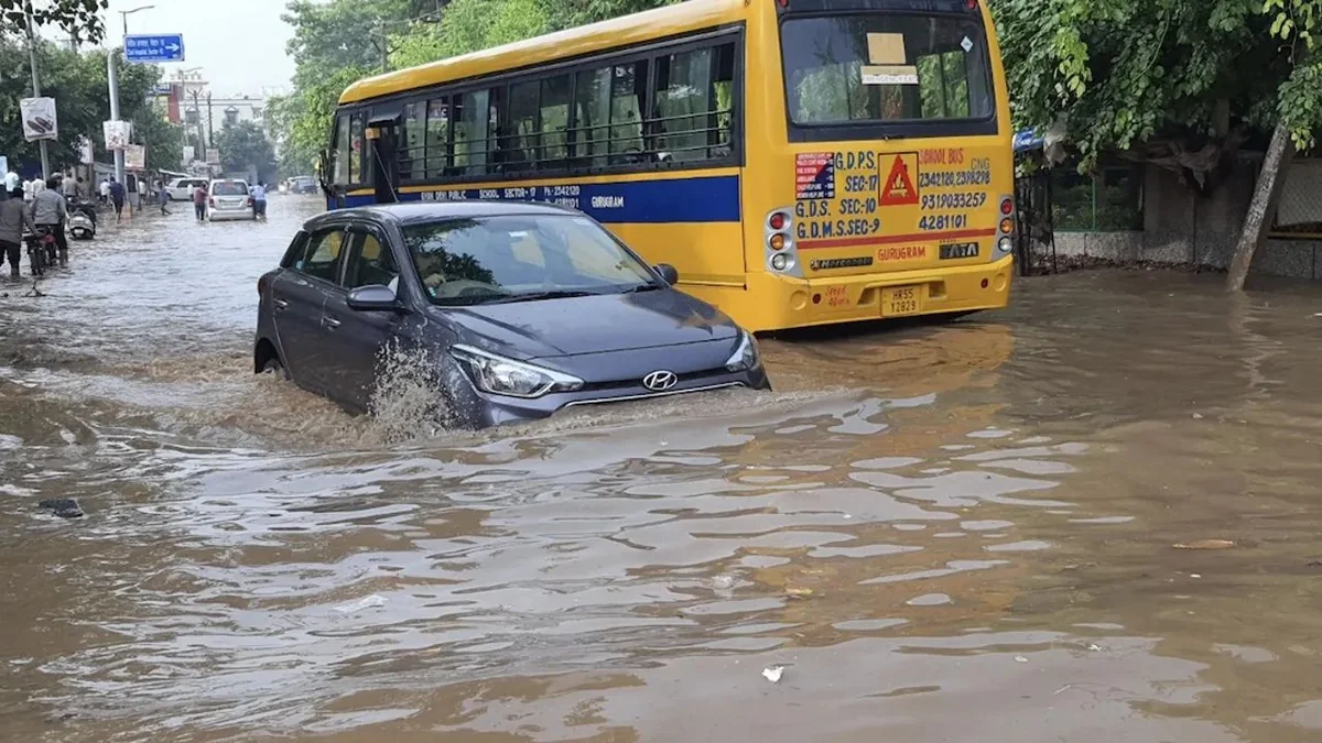 Heavy downpours paralyze life in southern India