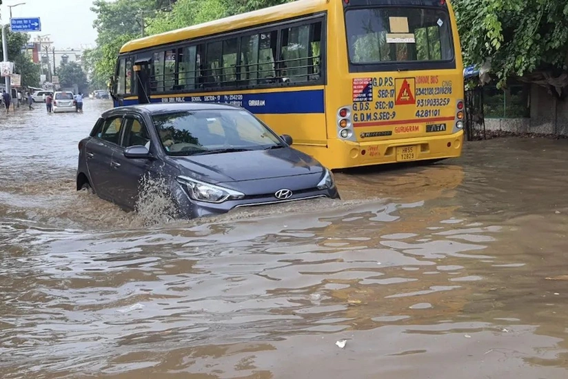Heavy downpours paralyze life in southern India