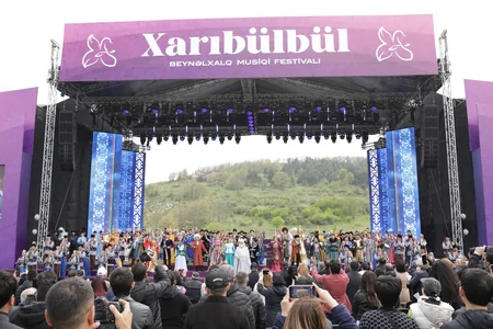 Cıdır düzündə “Xarıbülbül” festivalının açılış konserti olub