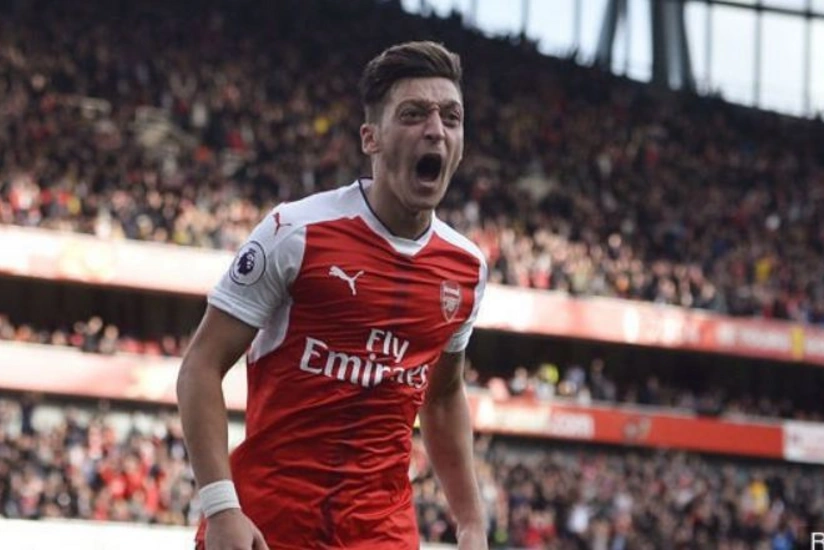Məsut Özil kumirini açıqlayıb