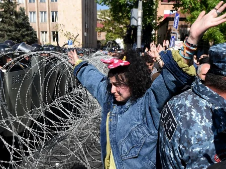Ermənistanda məğlub hərbçilərlə qurulan rejim - dəyişən rollar