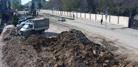 В Баку на ряде улиц и проспектов ограничено движение транспорта