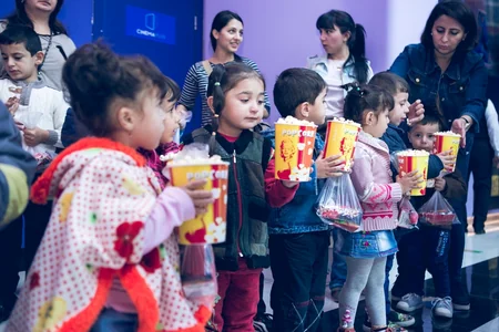 Gəncədə “CinemaPlus” kinoteatrında “SOS Gəncə” uşaqları üçün cizgi filmi nümayiş olunub - VİDEO