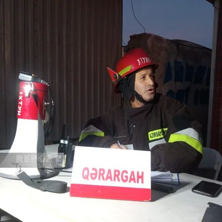 Bakıda inşaat materialları bazarındakı yanğının açıq alov mənbələri söndürülüb - YENİLƏNİB-7