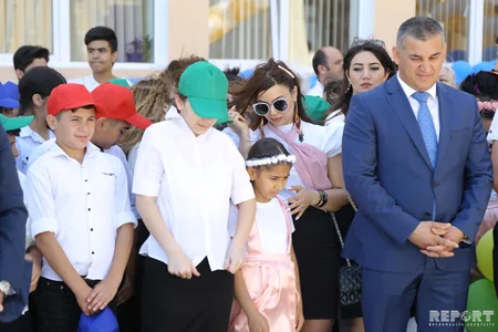 Təhsil naziri məcburi köçkün şagirdlərin Son zəngində  - FOTOREPORTAJ