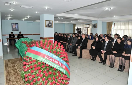 Azərbaycan Prezidenti xalq şairi Zəlimxan Yaqubla vida mərasimində iştirak edib
