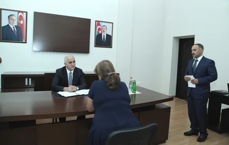 ​İqtisadiyyat və sənaye naziri Şamaxıda vətəndaşları qəbul edib