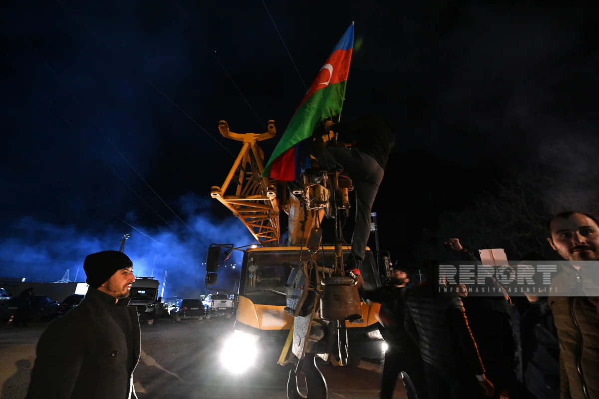 Xankəndi yolunun üzərində növbəti dəfə Azərbaycan bayraqları dalğalandırılıb