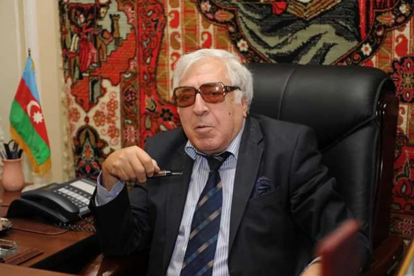 Yazıçı Anar insanları evdə qalmağa və onun kitablarını oxumağa çağırır