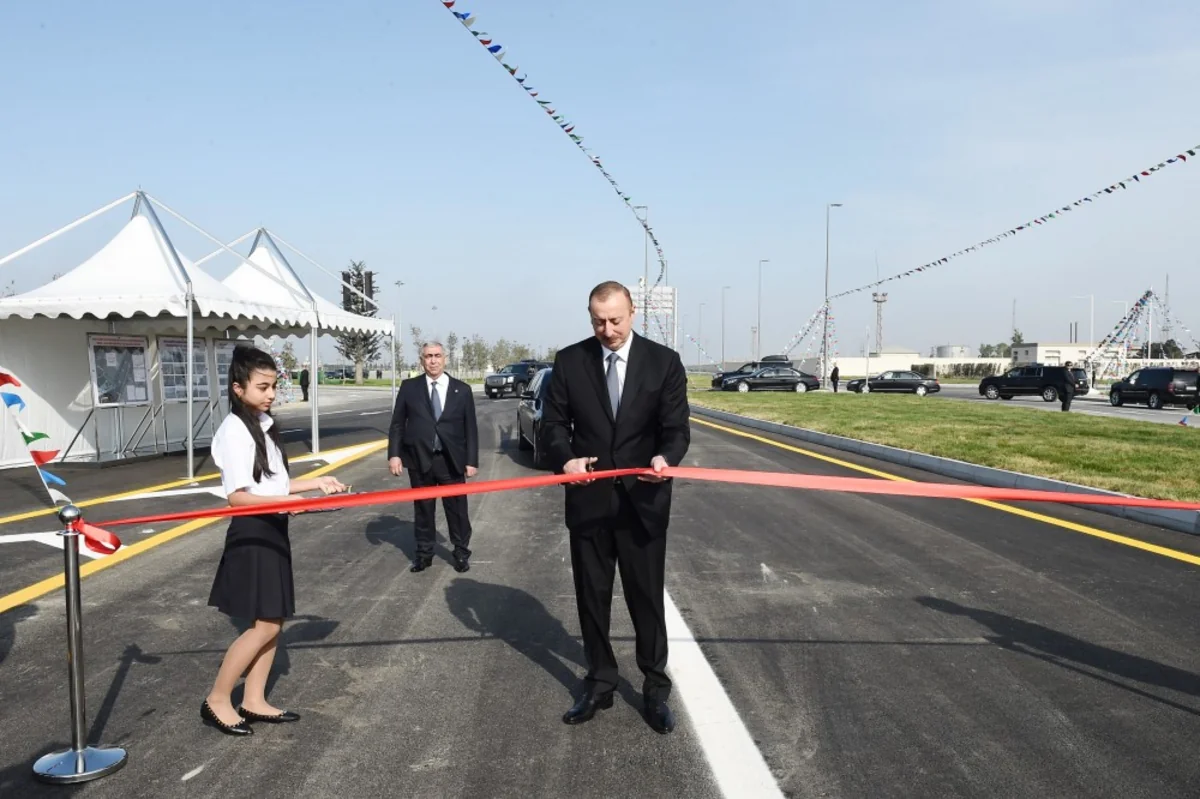 Prezident Bakı Olimpiya Stadionundan Heydər Əliyev prospektinə keçidin və yol qovşağının açılışında iştirak edib - YENİLƏNİB