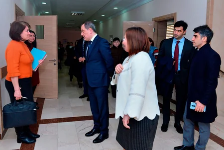 Ceyhun Bayramov məktəb direktoruna tapşırıq verdi